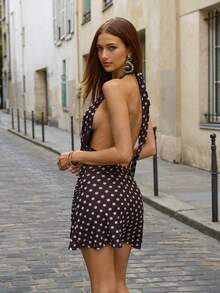Avantive 女式性感波尔卡圆点印花露背系带迷你连衣裙，度假风格 - 咖啡棕 - 查看 2