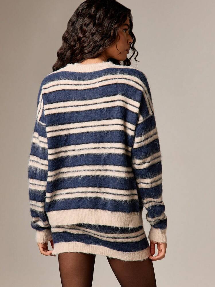 바닥이 있는 스트라이프 니트 스웨터 드레스