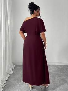 Elenzga Vestido elegante de mujer talla grande de unicolor con volantes asimétricos en el bajo, abertura y botón decorativo de metal - Burdeos - Ver 2