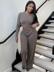 Alexandranx Conjunto de pijama casual feminino para casa, inclui camiseta listrada de gola redonda, manga comprida e calça reta listrada solta, adequado para uso diário, esportes, outono/inverno - Castanho - Ver 1