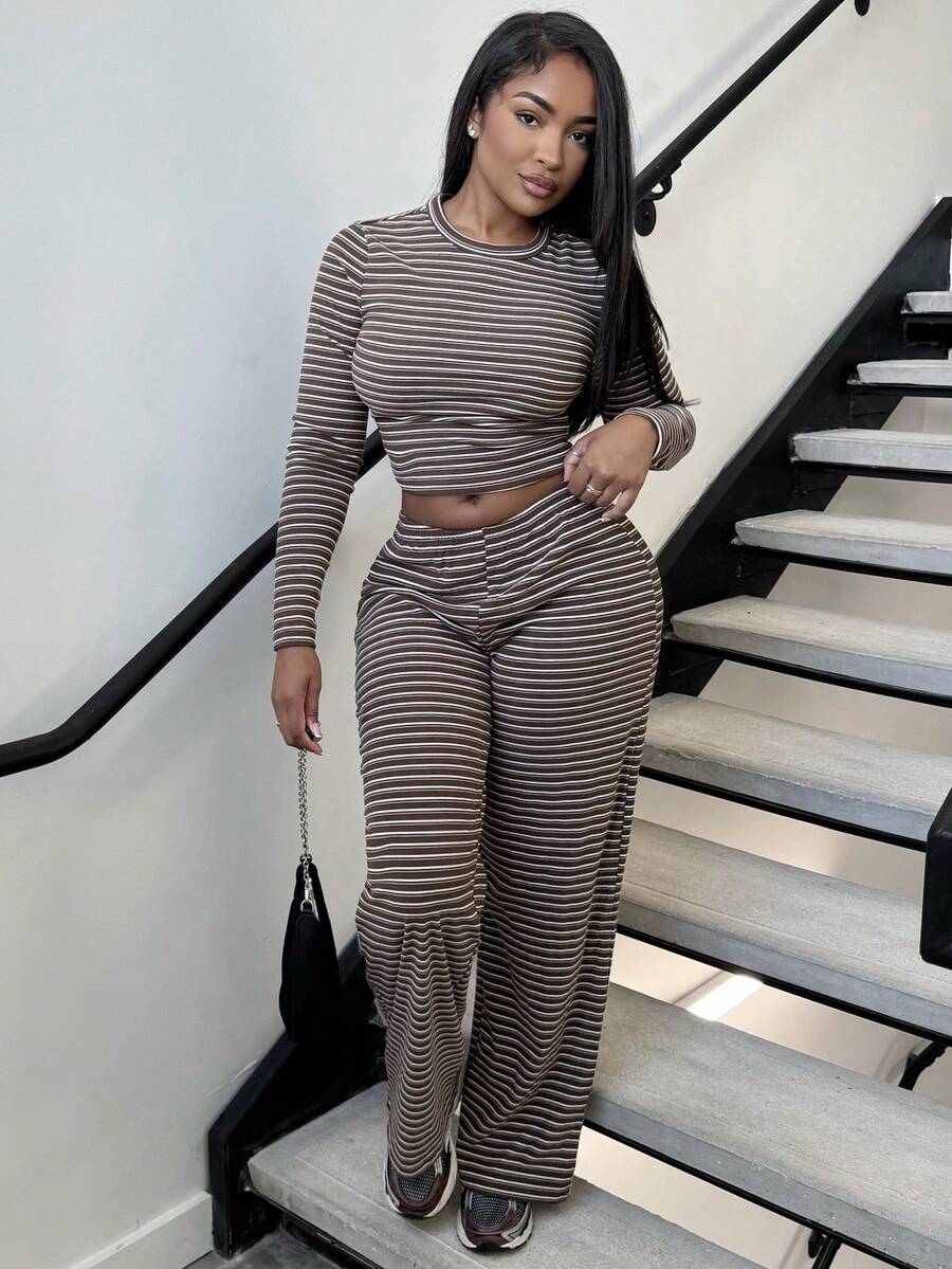 Alexandranx Conjunto de pijama casual feminino para casa, inclui camiseta listrada de gola redonda, manga comprida e calça reta listrada solta, adequado para uso diário, esportes, outono/inverno - Castanho - Ver 1