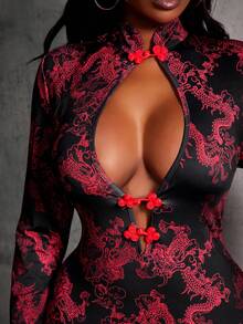 SHEIN SXY 大码女式秋冬优雅性感日常基本款中国风黑红龙印花深 V 领镂空短袖修身迷你连衣裙， - 彩色 - 查看 2