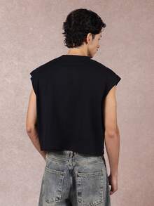 SUMWON 休闲无袖毛边短款背心基本款肌肉 T 恤街头潮流棉质夏季基本款宽松下摆垃圾摇滚节背心 - 黑色 - 查看 3