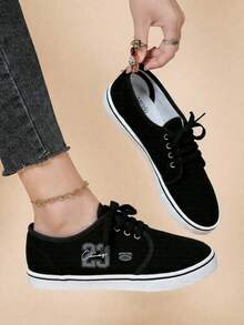 Tenis para mujer con estampado número 23, punta redonda, cordones, suela plana, estilo deportivo casual para diario y escuela - Negro - Ver 1
