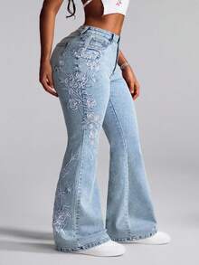 SHEIN CURVE+ 大码女式花卉刺绣口袋休闲喇叭牛仔裤 - 藍色 - 查看 1