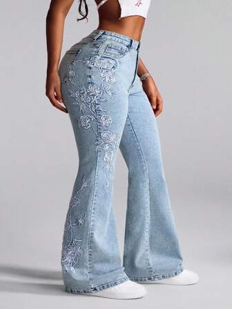 SHEIN CURVE+ Plus Size Women Floral Embroidered Pocket Casual Flare Jeans