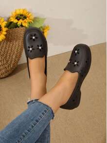 Mocasín para mujer con cortes florales, incrustaciones brillantes, punta redonda, sin cordones, suela plana, estilo casual para casa y paseo - Negro - Ver 2