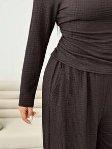 SHEIN EZwear 2pcs Plus Size Textured Brown Pleated Long Sleeve Top And Pockets Pants Set - Brown - View 7