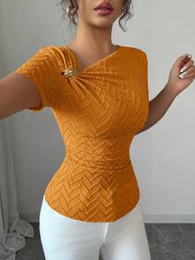 Elenzga 女士优雅不对称领口 3D 玫瑰金纽扣装饰短袖 T 恤 - 黃色 - 查看 3