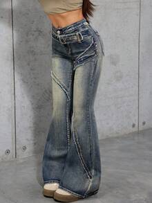 少女Y2K复古水洗毛边低腰修身喇叭牛仔裤，腰部配有搭扣设计，适合秋冬季参加锐舞派对、街头风、校园穿着，也适合上学、居家和旅行。喇叭裤、微喇裤、可爱牛仔裤、牛仔裤、阔腿裤 - 中等水洗藍 - 查看 4