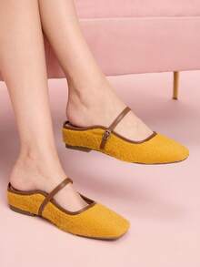 CUCCOO DOLLMOD Sepatu Flat Wanita Model Mule yang Manis, Imut, Berongga, dan Halus dengan Hiasan Pita. - Kuning - View 5