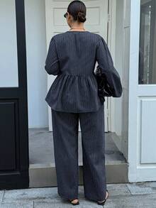 Dazy Plus 2 件套条纹 V 领宽松灯笼袖套头衫和休闲长裤，大码女装春秋装