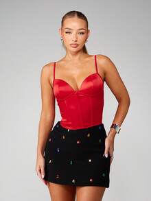 MISSGUIDED 缎面束身胸衣，心形领口，后背拉链，适合夜间外出、派对等场合，圣诞节穿着。 - 紅色 - 查看 4