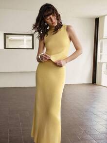 Ontre 2025 新品，羊毛混纺，冬装，女式两件套毛衣套装，现代都市风格，纯色黄色，柔软舒适的面料，合身廓形，女式两件套，商务休闲韩版时尚，网红通勤装，日常百搭装，万圣节圣诞节秋冬服装，无袖毛衣背心和长裙两件套，高领，百搭舒适，简约优雅，高领上衣和裙子两件套，时尚女式两件套