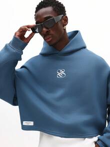 SUMWON 常规落肩套头连帽衫，配有中央口袋和芝加哥印花设计，适合冬季休闲街头服饰 - 藍色 - 查看 4