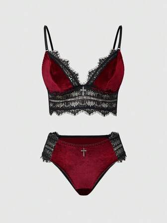 Goth Set di lingerie da donna con reggiseno a triangolo in velluto e pizzo a contrasto e perizoma, decorazione gotica a croce