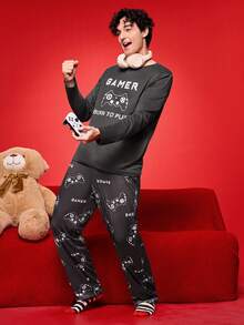 SHEIN Conjunto de ropa de estar en casa con estampado de letras y consola de juegos de manga larga para hombres, ropa de invierno, Navidad - Gris Oscuro - Ver 1