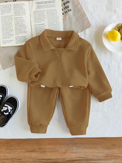 SHEIN 2 件套男婴幼儿新生儿 0-3 岁休闲优雅运动日常百搭燕麦色 Polo 领运动衫 + 裤子套装，婴儿家居户外配套服装
