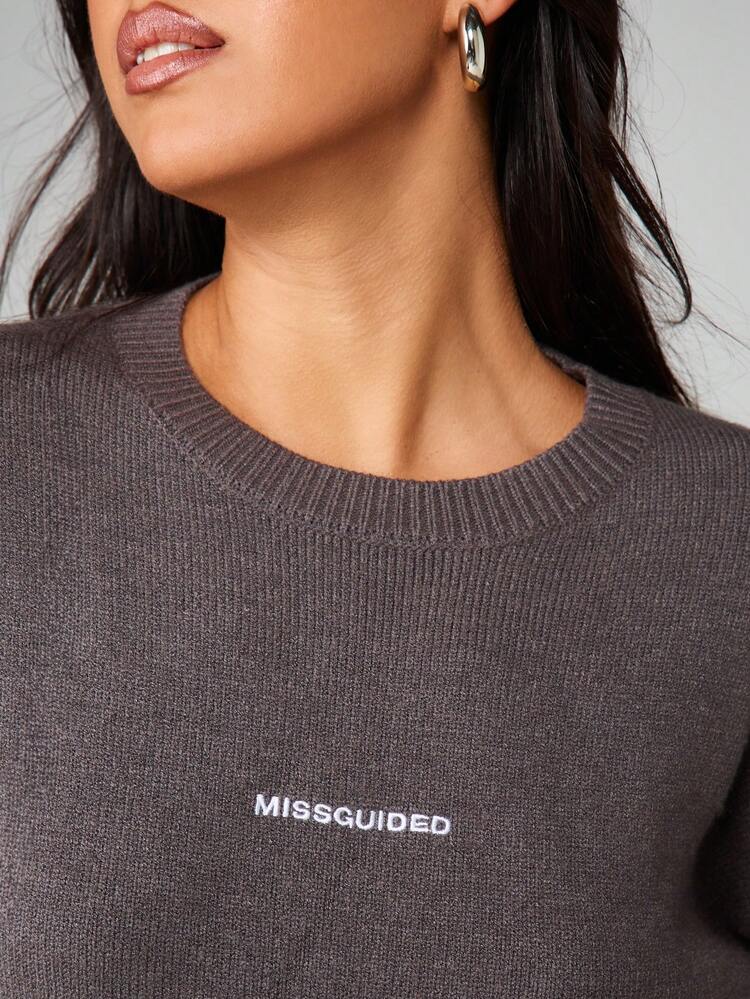 MISSGUIDED Oversized Crew Neck Knit Sweater With Small Embroidery Detail Relaxed Fit Pullover For Fall Winter Casual Wear