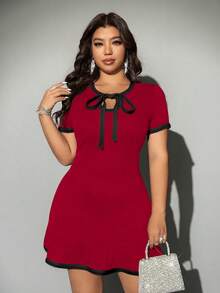Viva Relle 大码女式撞色镂空系带A字荷叶边短连衣裙，适合外出、办公、通勤、休闲、约会、正式场合，春夏秋冬四季皆宜。 - 酒紅色 - 查看 2