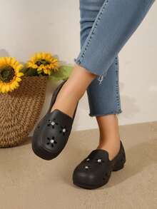 Mocasín para mujer con cortes florales, incrustaciones brillantes, punta redonda, sin cordones, suela plana, estilo casual para casa y paseo - Negro - Ver 3
