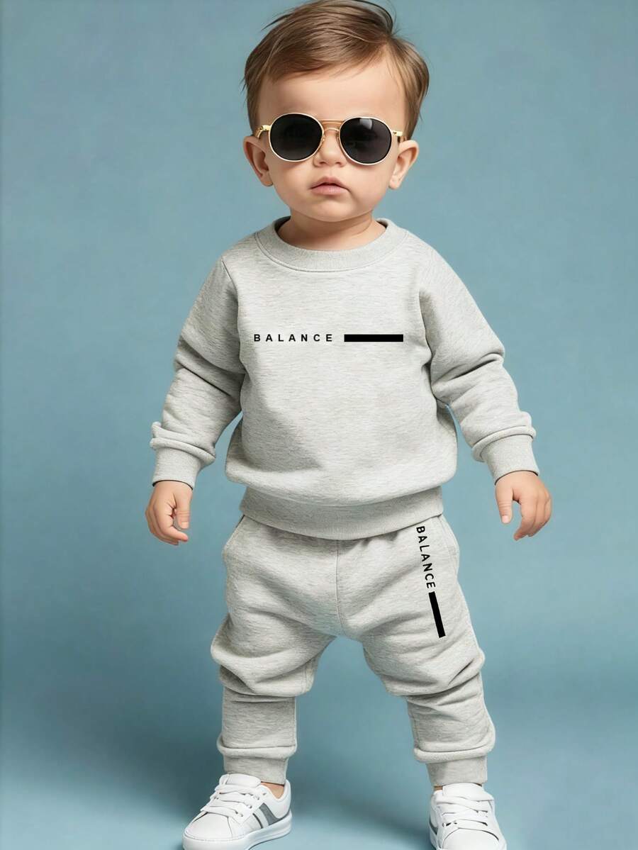 SHEIN Playful Pals 2 件男婴条纹图案印花休闲灰色字母圆领运动衫和裤子套装，百搭百搭舒适，秋冬 - 灰色 - 查看 1