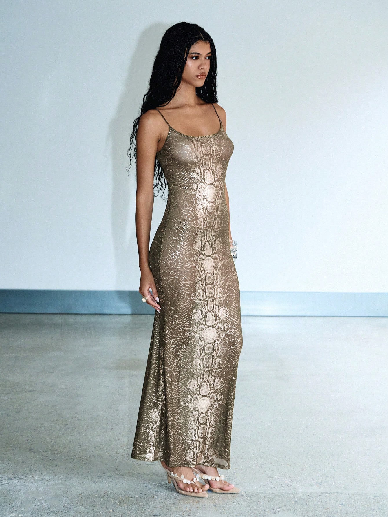 KIZN Abito lungo senza maniche con stampa serpente e spalline sottili