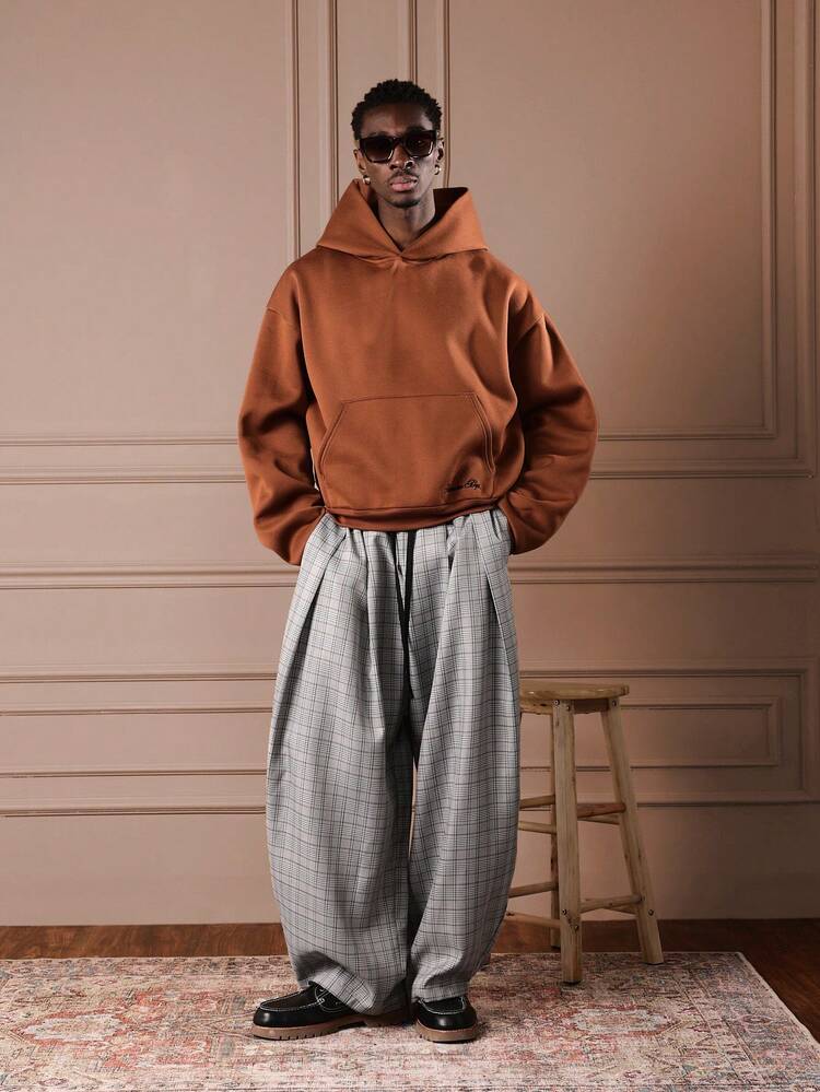 Felpa oversize corta con cappuccio e dettaglio ricamato