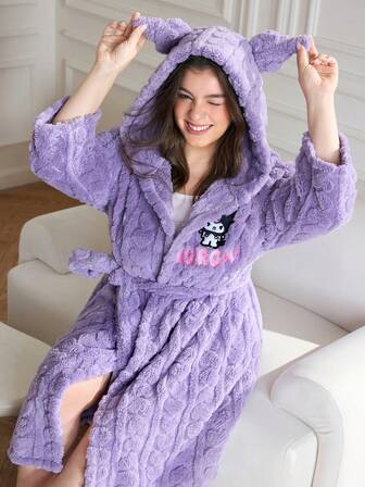 HELLO KITTY AND FRIENDS | SHEIN 加大码卡通刺绣抓绒蓬松舒适连帽腰带浴袍，秋冬款
