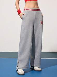 CourtClass Damen Lässig Alltags Loose Straight Leg Jogginghose mit Buchstickerei