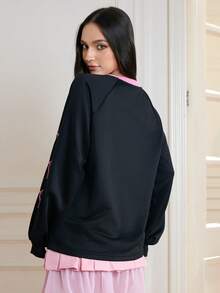 HELLO KITTY AND FRIENDS | SHEIN 女式休闲豹纹字母蝴蝶结印花圆领插肩袖运动衫，秋季 - 黑色 - 查看 2