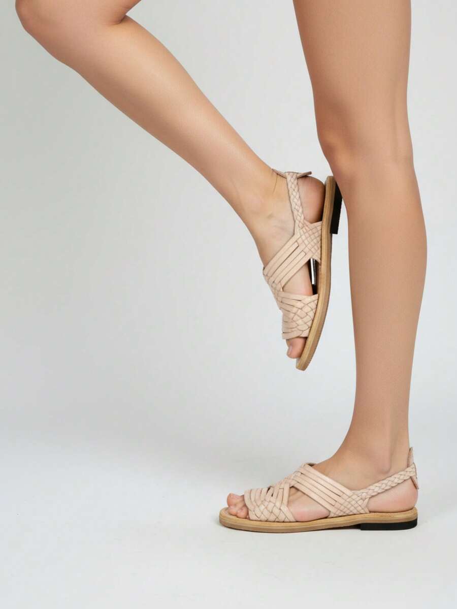 Sandalia femenina de verano – diseño abierto con trenzado artesanal y comodidad diaria - Dorado - Ver 1