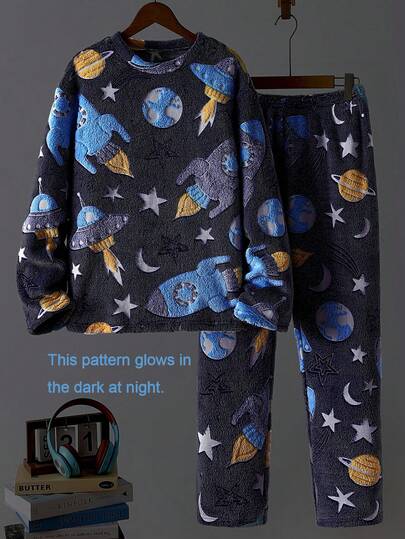 Pijama de 2 piezas con top de manga larga con cuello redondo y pantalones, con gráficos de naves espaciales, cohetes y planetas que brillan en la oscuridad, adecuado para uso diario, para adolescentes varones