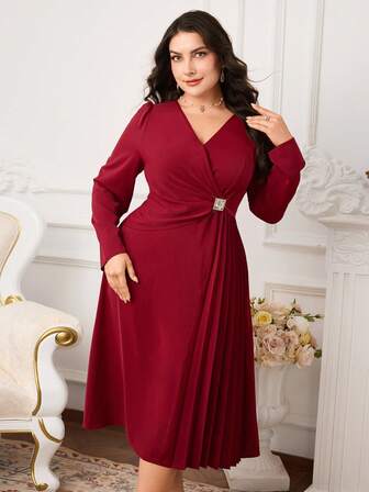 Modelyn Plus Size Women V-Neck Long Sleeve Waist Rhinestone Decor Pleated Hem Elegant Dress/Christmas