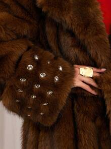 VOLUPTÉ CURVE Jaket Panjang Hangat Tebal Bergaya Prancis Ukuran Besar Warna Cokelat dengan Kerah Bulu Imitasi, Manset Mutiara, dan Hiasan Mutiara untuk Musim Dingin, Cocok untuk Pernikahan, Pesta, Jalan-jalan, dan Prom. - Coffee Brown - View 7