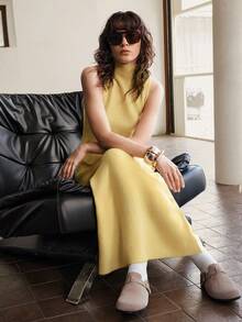 Ontre 2025 新品，羊毛混纺，冬装，女式两件套毛衣套装，现代都市风格，纯色黄色，柔软舒适的面料，合身廓形，女式两件套，商务休闲韩版时尚，网红通勤装，日常百搭装，万圣节圣诞节秋冬服装，无袖毛衣背心和长裙两件套，高领，百搭舒适，简约优雅，高领上衣和裙子两件套，时尚女式两件套