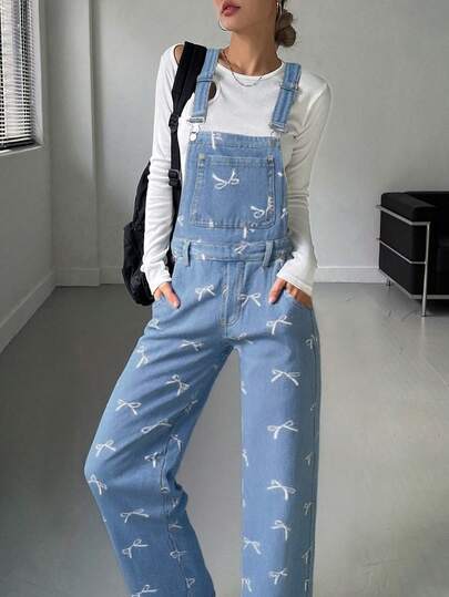 少女白色蝴蝶结装饰蓝色牛仔宽松背带裤