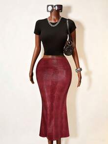 Sirith Burgundy Faux Leather Texture Stretchy Slim Fit Fishtail Hem Women's Skirt - Burgundy - View 3