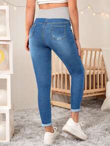 SHEIN Spodnie ciążowe z wysokim stanem i dopasowanym krojem, modne, w blokach kolorów, casualowe, jeansowe - Średni jeans - Zobacz 2