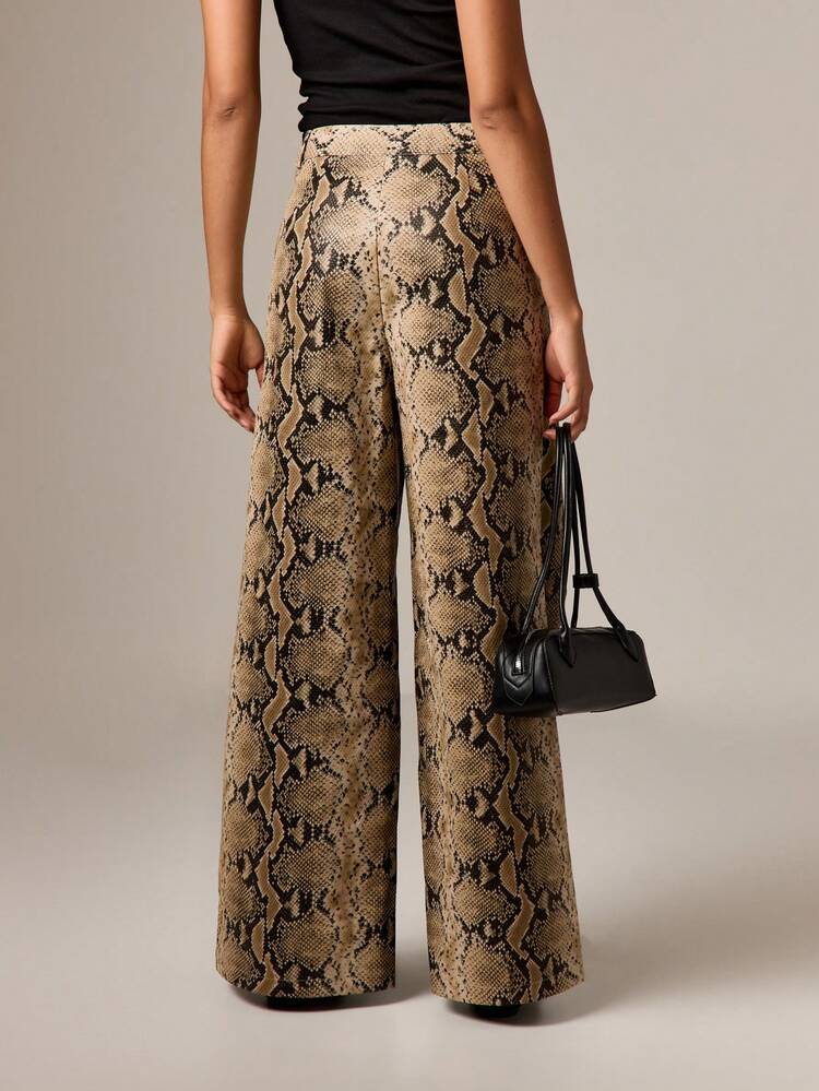Spodnie dzwony z nadrukiem węża, szerokie nogawki i wysokim stanem