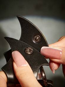 BATMAN X SHEIN 1个蝙蝠造型钥匙扣，配有钥匙圈，可挂钥匙、车钥匙、遥控器钥匙等，可挂在包包、衣服上，男女适用，酷炫时尚 - 黑色 - 查看 6