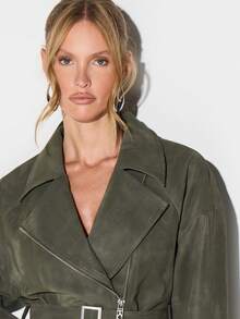 KIZN 橄榄色绒面革机车夹克，配腰带和不对称拉链，适合秋冬外套 - 軍綠色 - 查看 5