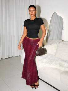 Sirith Burgundy Faux Leather Texture Stretchy Slim Fit Fishtail Hem Women's Skirt - Burgundy - View 1