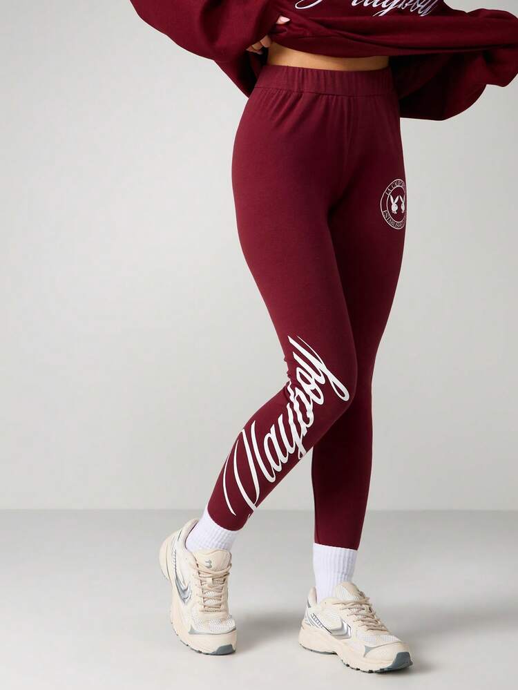 Missguided x Playboy Weihnachts-Leggings in Burgunderrot mit Schrift-Logo-Grafik-Muster für lässigen Streetwear-Stil