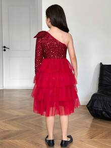 SHEIN Vestido formal con decoración de lazo y hombro oblicuo elegante para niña preadolescente, adecuado para fiestas y banquetes - Rojo - Ver 2