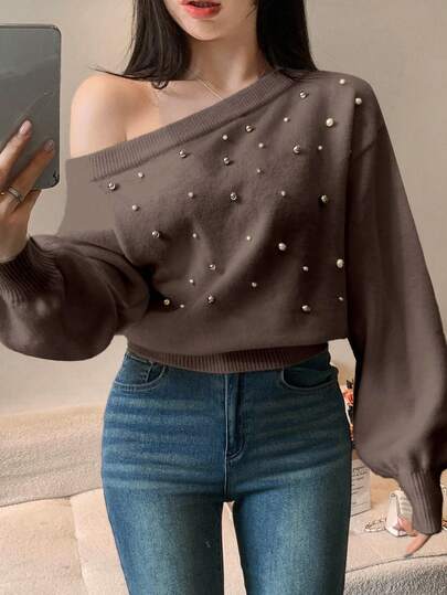 DAZY Jersey de punto elegante de manga larga, ajustado y corto con decoración de cuentas y perlas en el hombro oblicuo para mujer, otoño/invierno
