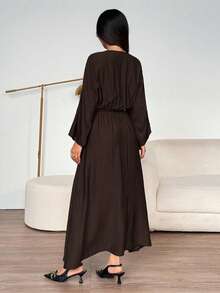 SHEIN PETITE Đầm maxi nữ màu nâu, cổ chữ V, tay lửng, chất liệu vải dệt họa tiết, dáng rộng, thích hợp cho các buổi đi chơi và du lịch, mùa xuân hè, đầm maxi màu nâu thanh lịch dành cho nữ. - màu nâu - Xem 2