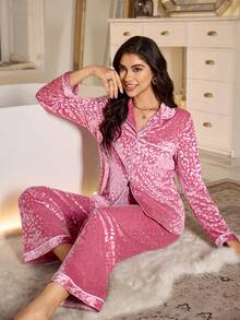 LuxeNights 女士纯色及豹纹提花天鹅绒上衣及裤子睡衣套装，秋冬季服装