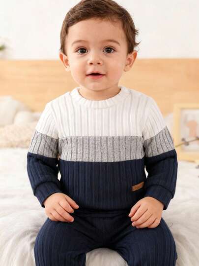 SHEIN Playful Pals 2pcs/Set Baby Boy Unisex Infant Toddler 6M-3T Colorblock White Grey Green Crew Neck Long Sleeve Pullover Top And Solid Green Pants Outfit, Suitable For Outings, Casual Wear, Sports, And School Dark Blue Baby Boy Outfit Baby Set Autumn Winter Season Baby Boy Knitted Set Baby Casual Sets Knit Two Piece Toddler Baby Casual Outfit Babyboy Outifts Baby Boys Outfit Baby Brand Outfite