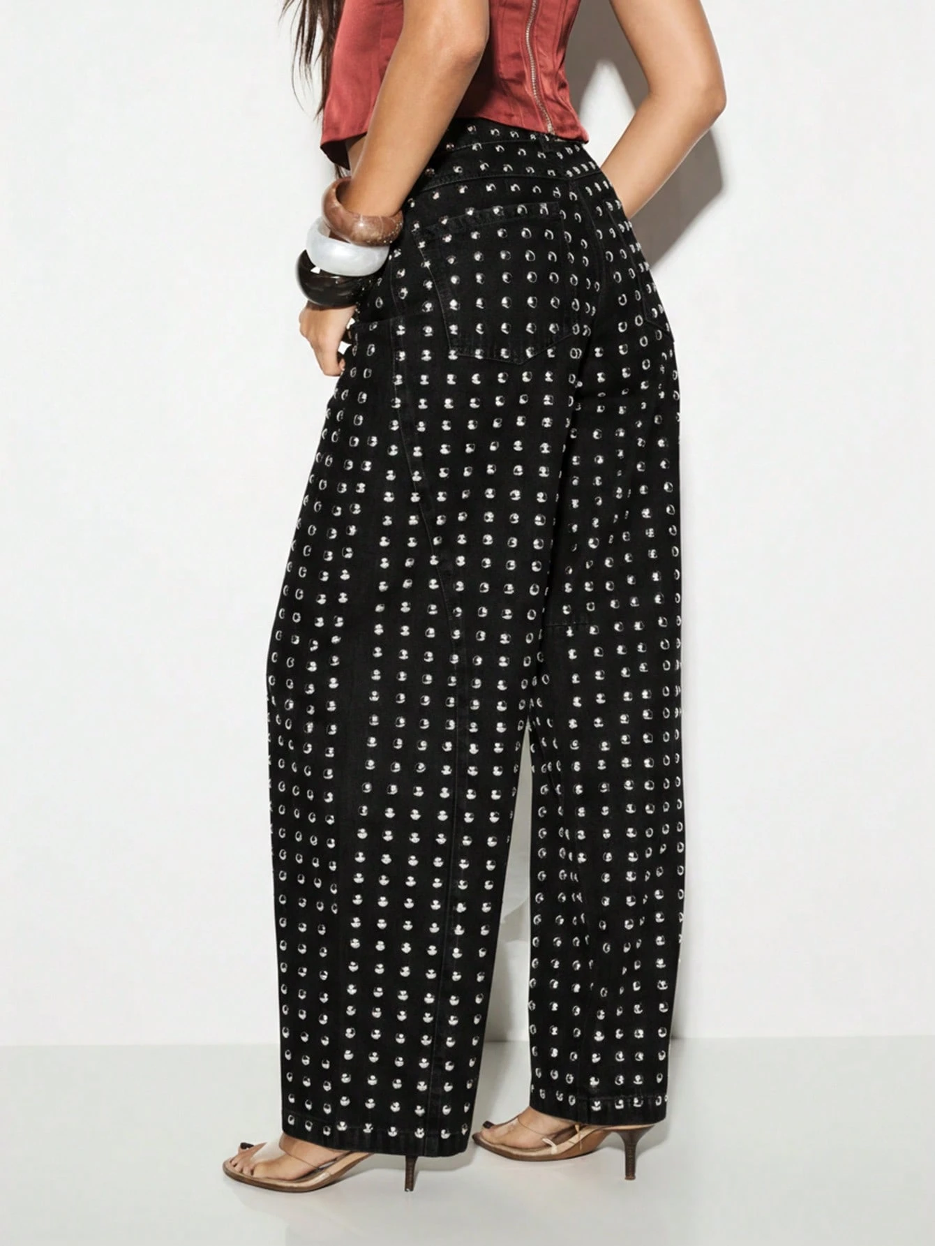 KIZN Jean large clouté avec détails métalliques